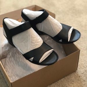 NWT Camper sandals